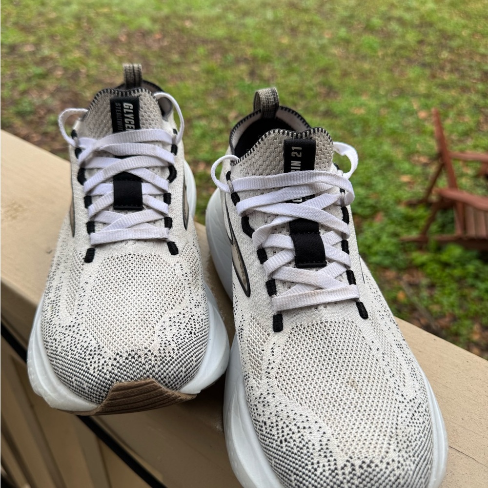 Brooks Black and White Athletic Sneakers - Picture 3 of 10